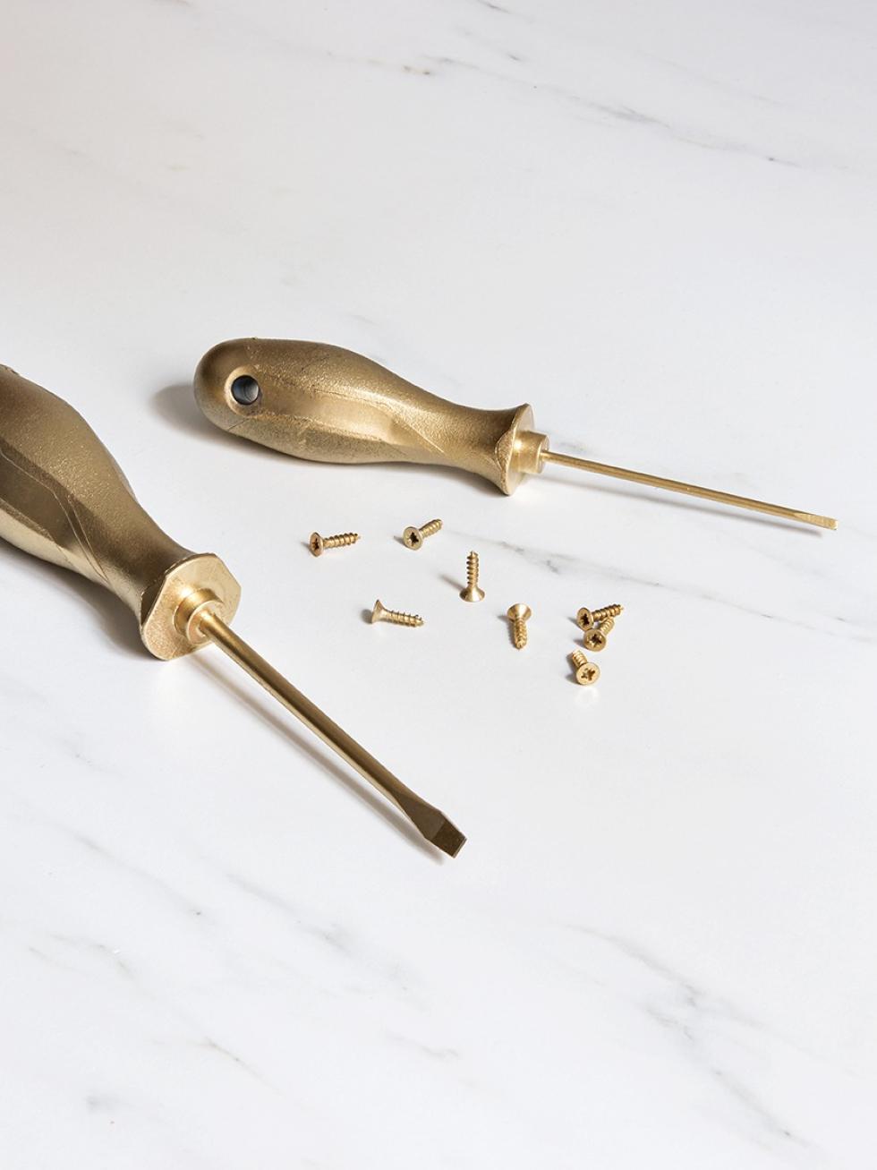 Goldener Schraubenzieher
