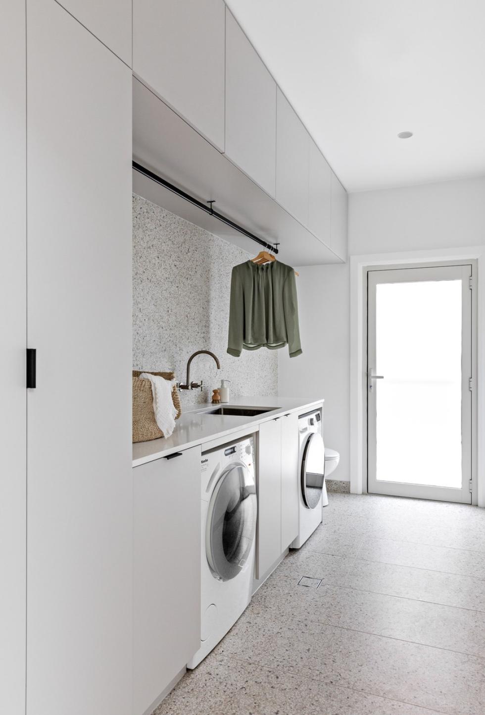 Laundry room project Gris with rod