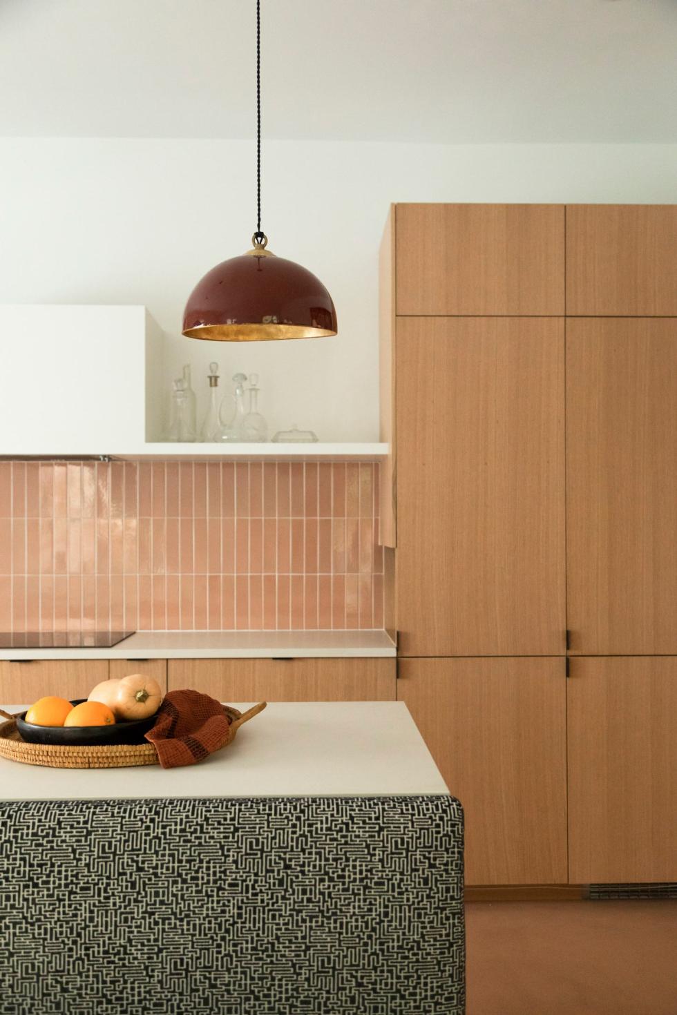 Interior Projekt von Argia Architecture und Tiphaine Duarte mit unseren glatten Fronten aus heller Eiche.