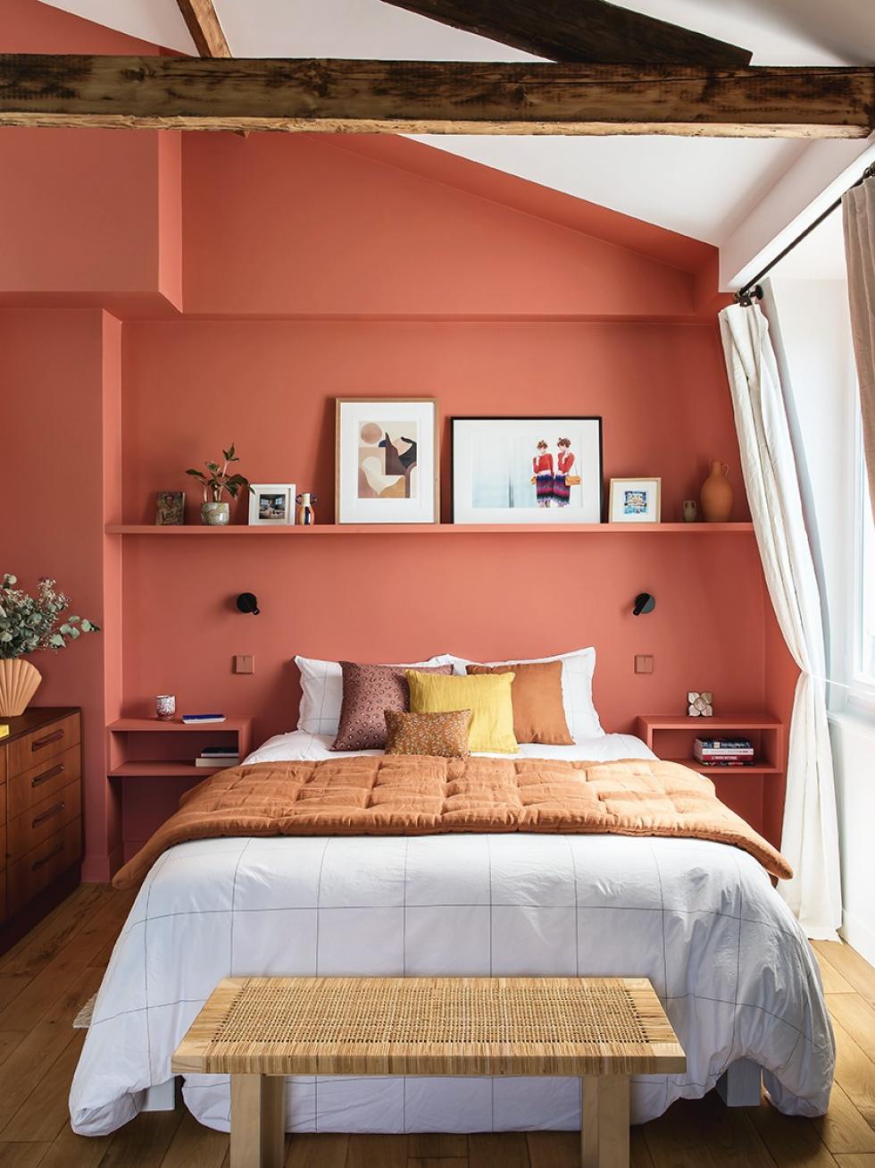 Lucie Socrate's master bedroom - ⓒ Hervé Goluza for Plum Living