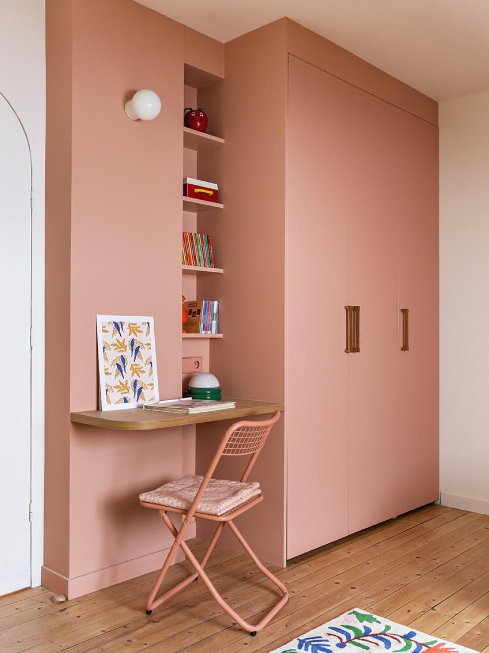 Blush Kleiderschrank