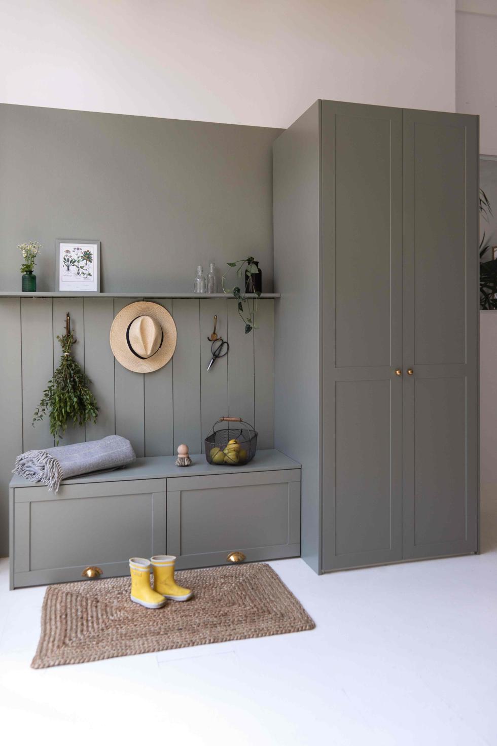 Flur Schrank mit Fronten von Plum Living