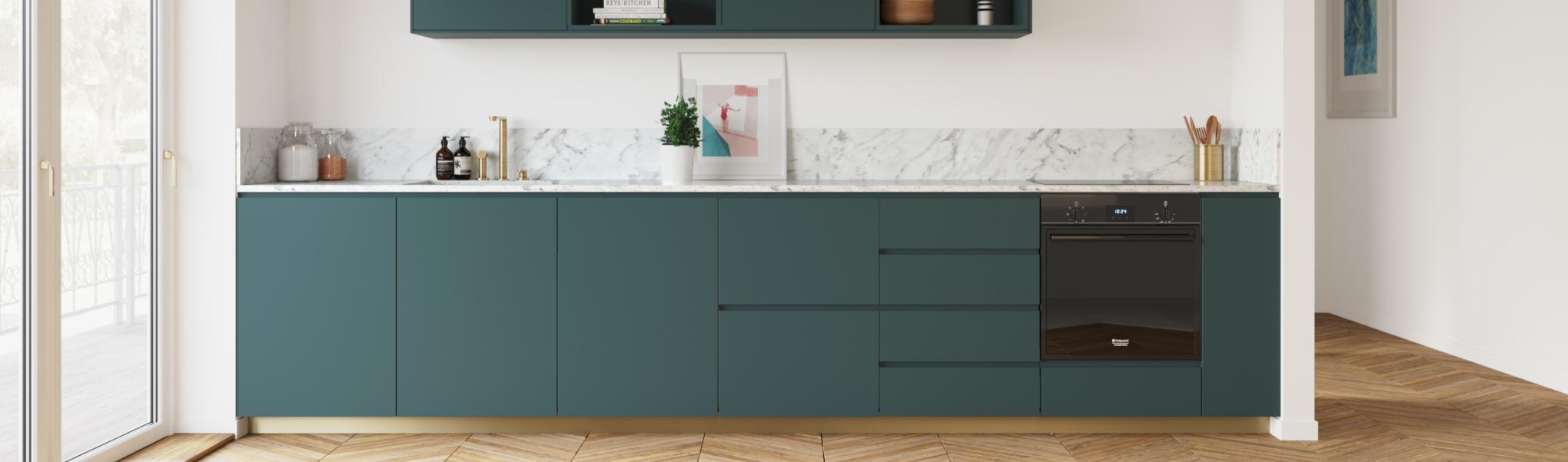 Kitchen in Blue 05 - Bleu paon, brass plinth