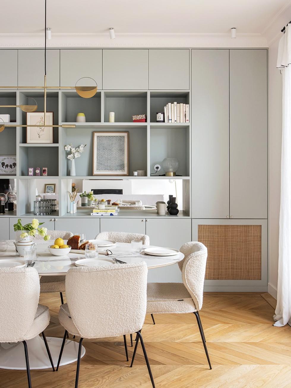Home Tour, un duplex rénové par Cyrielle Wattinne, la bibliothèque