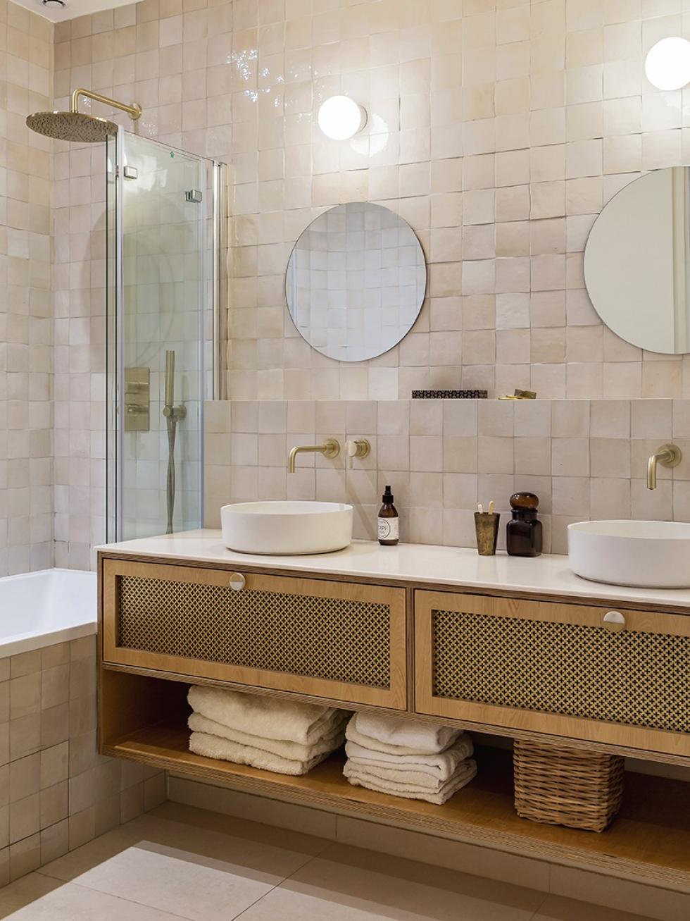 Home Tour, un duplex rénové par Cyrielle Wattinne, la salle de bain des enfants