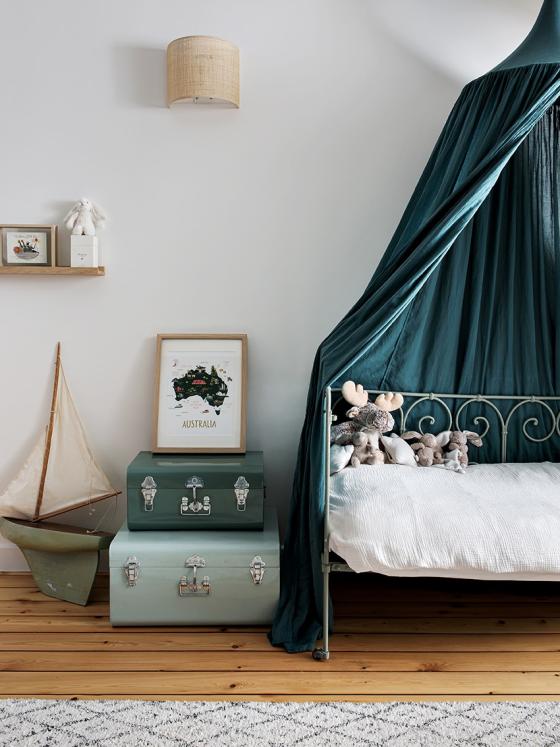 Kid's room bed