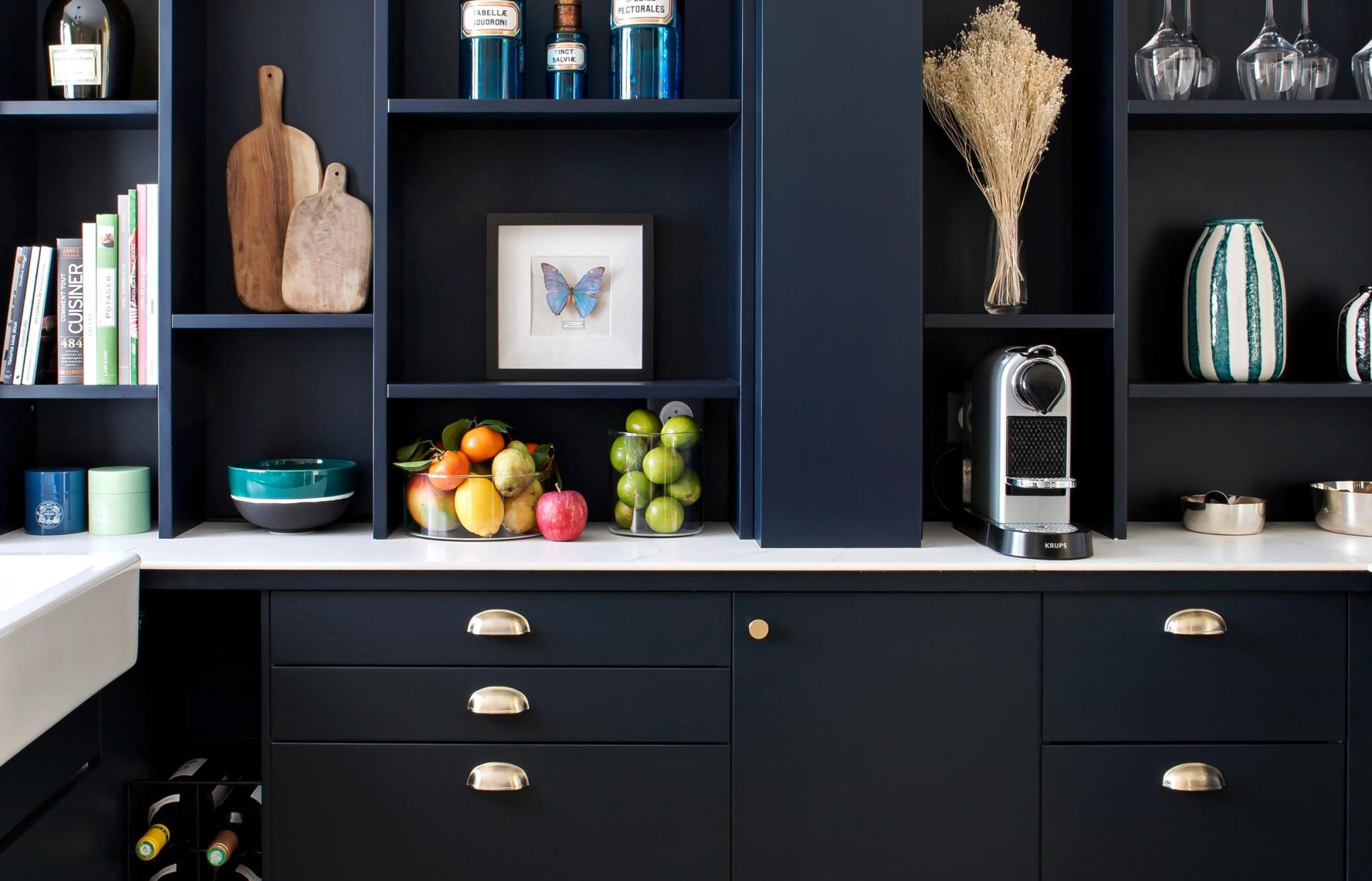 Cuisine Bleu nuit ⓒ Hervé Goluza pour Plum Living